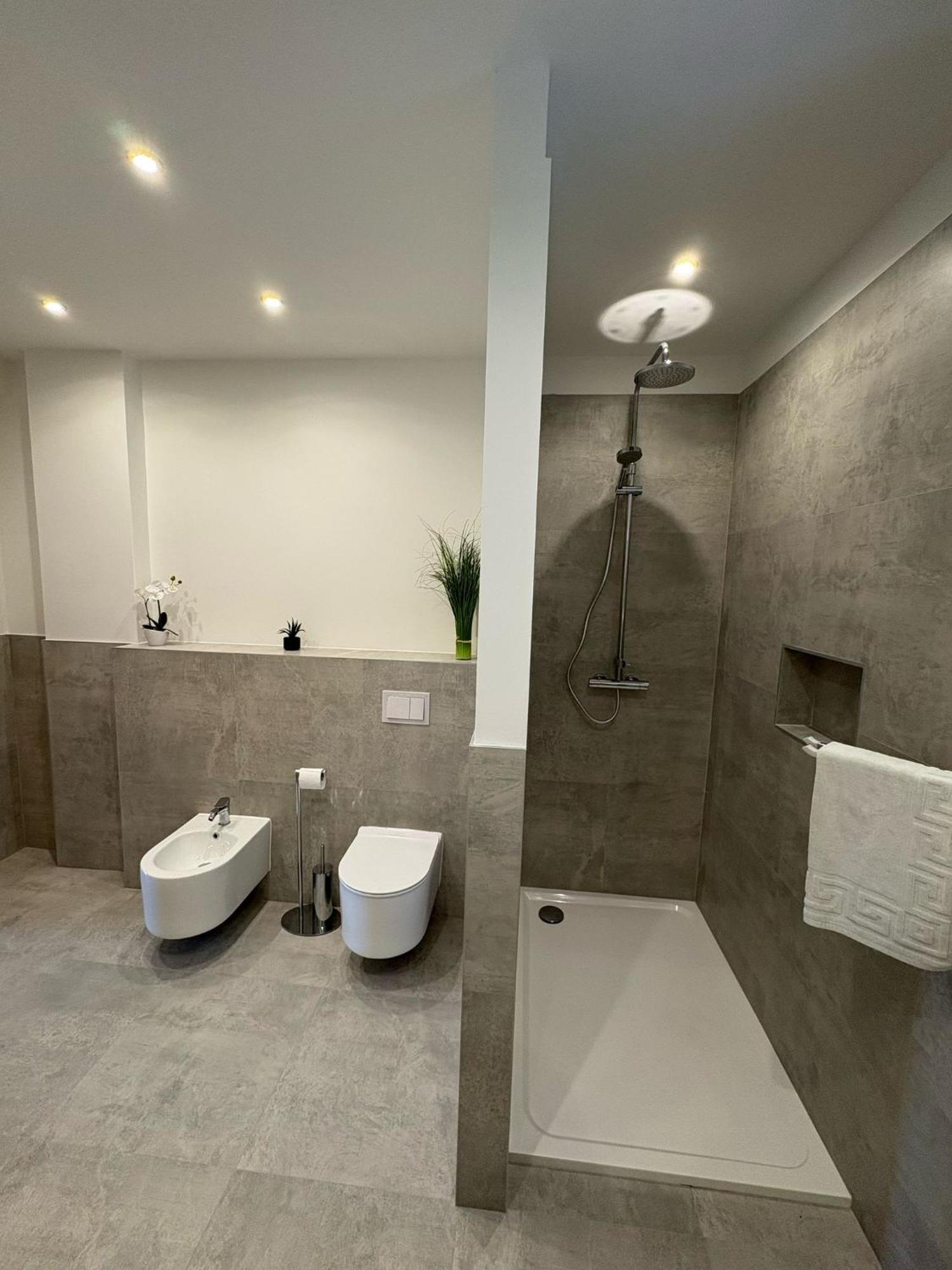Apartments Lili เซนญ์ ภายนอก รูปภาพ